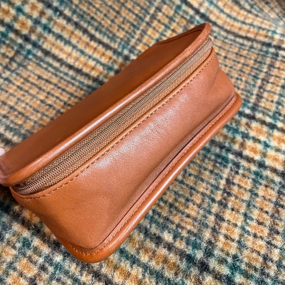 Coach 90s SLG Caramel Travel Case #6925 - Picture 2 of 8